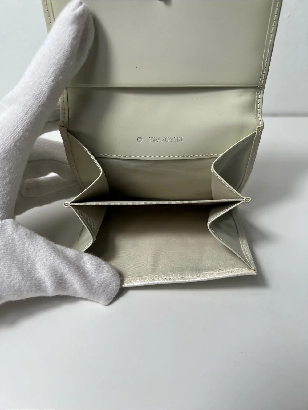 Swarovski Crystal Embellished Lizard Embossed Bifold Leather Wallet - Picture 6 of 10